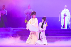 越劇《牡丹亭》的戲曲化追求