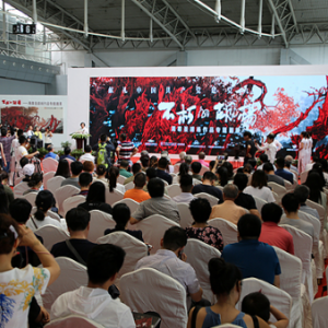 情牽絲路 不朽胡楊—記周尊圣和他的胡楊專題作品