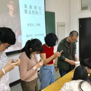 李震在中國人民大學為碩士研究生授課