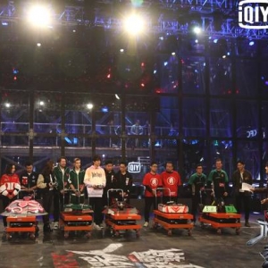 《機器人爭霸》成史上“腦洞最大綜藝”