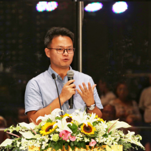 李偉長(zhǎng)參加２０１８上海書展