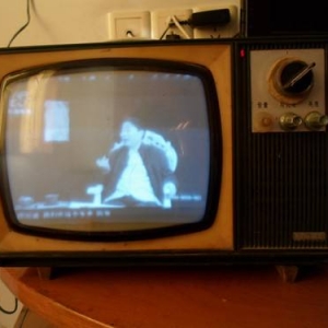 英國7000多個家庭至今仍在使用黑白電視機