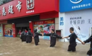 七絕·贊抗洪救災英雄