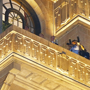 八點零五分，共覽浦江