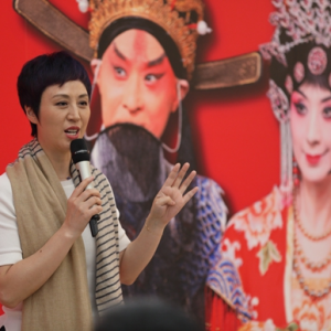 史依弘“站在盤子上跳舞” 京劇《大唐貴妃》新妝“返駕”