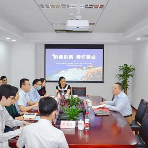 楊浦區委副書記鄧小冬調研團區委工作
