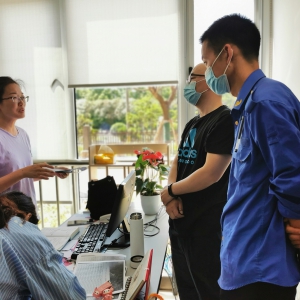 城管隊員來敲門，入戶宣傳全覆蓋 ——松江區城管經開區中隊全力做好疫苗接種宣傳工作