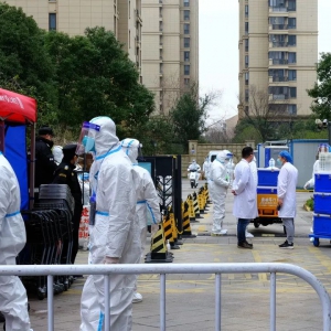 一場場暖心接力在這個閉環管理小區上演……