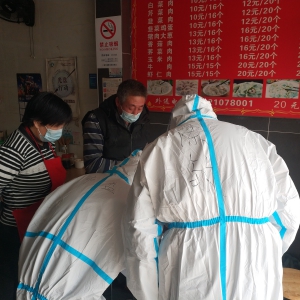 不留盲區(qū)、不空死角——松江區(qū)經(jīng)開區(qū)城管中隊全力做好街面疫情防控排查工作